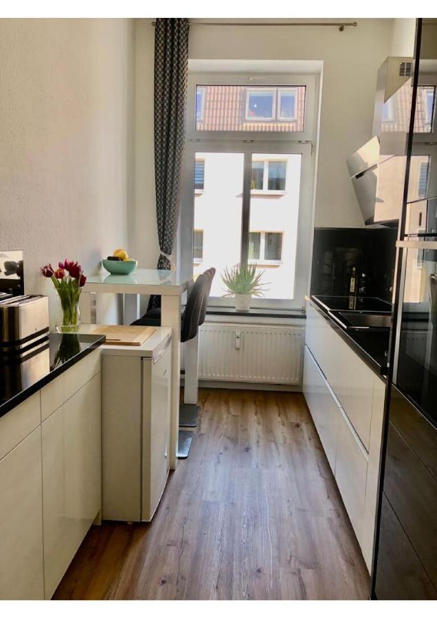 Attraktive Wohnung Mit Balkon Zum Gruenen Hinterhof Schwerin  Exteriér fotografie