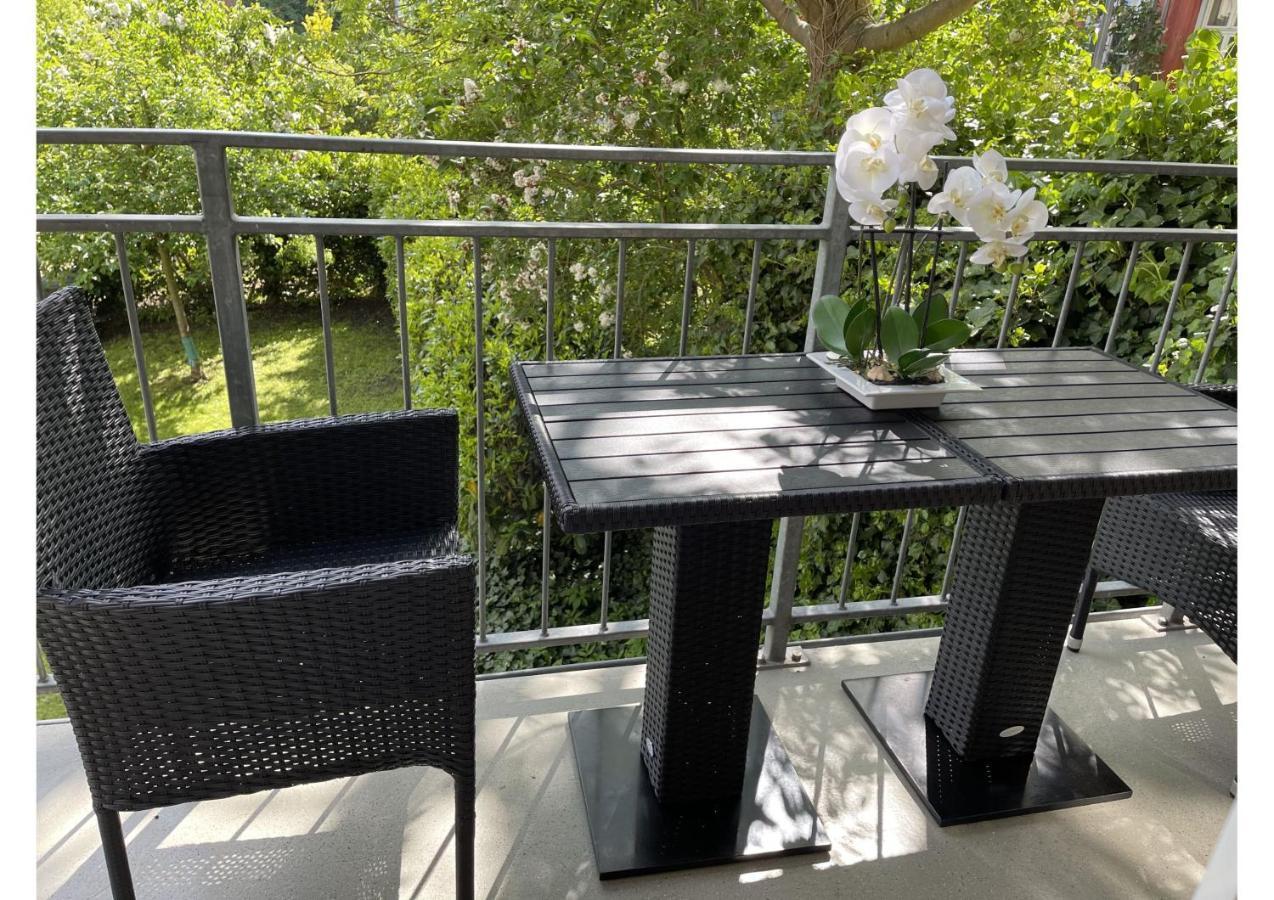 Attraktive Wohnung Mit Balkon Zum Gruenen Hinterhof Schwerin  Exteriér fotografie