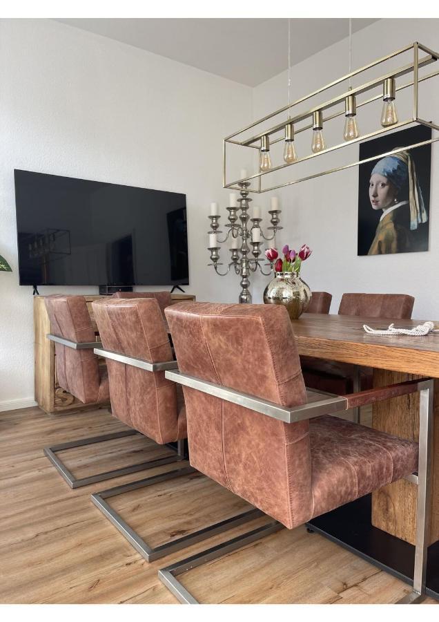 Attraktive Wohnung Mit Balkon Zum Gruenen Hinterhof Schwerin  Exteriér fotografie