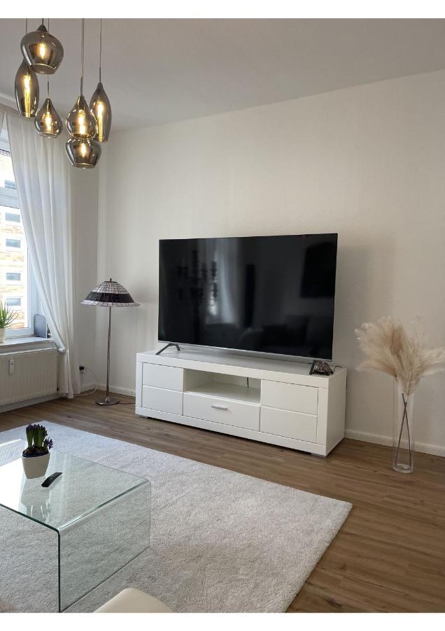 Attraktive Wohnung Mit Balkon Zum Gruenen Hinterhof Schwerin  Exteriér fotografie
