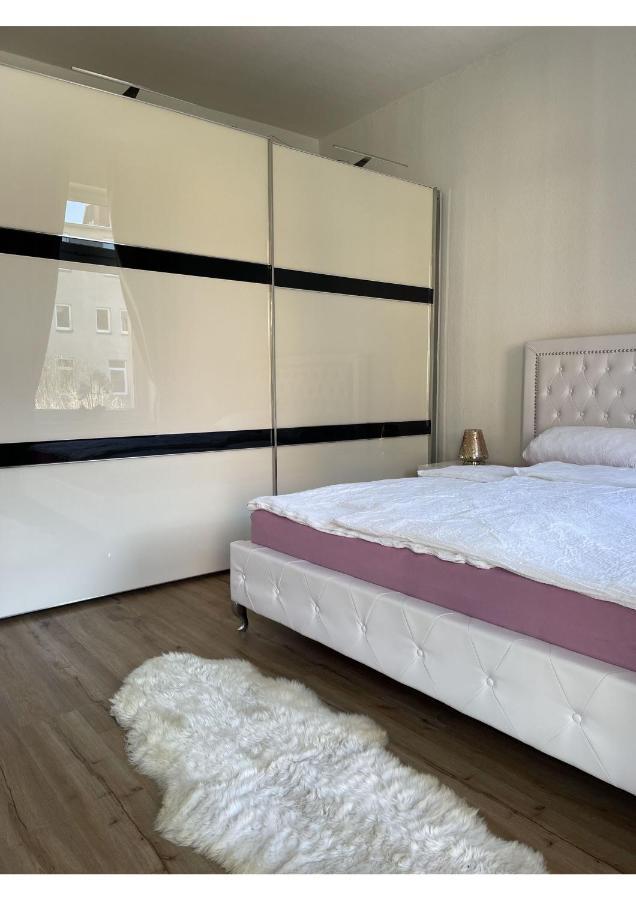 Attraktive Wohnung Mit Balkon Zum Gruenen Hinterhof Schwerin  Exteriér fotografie