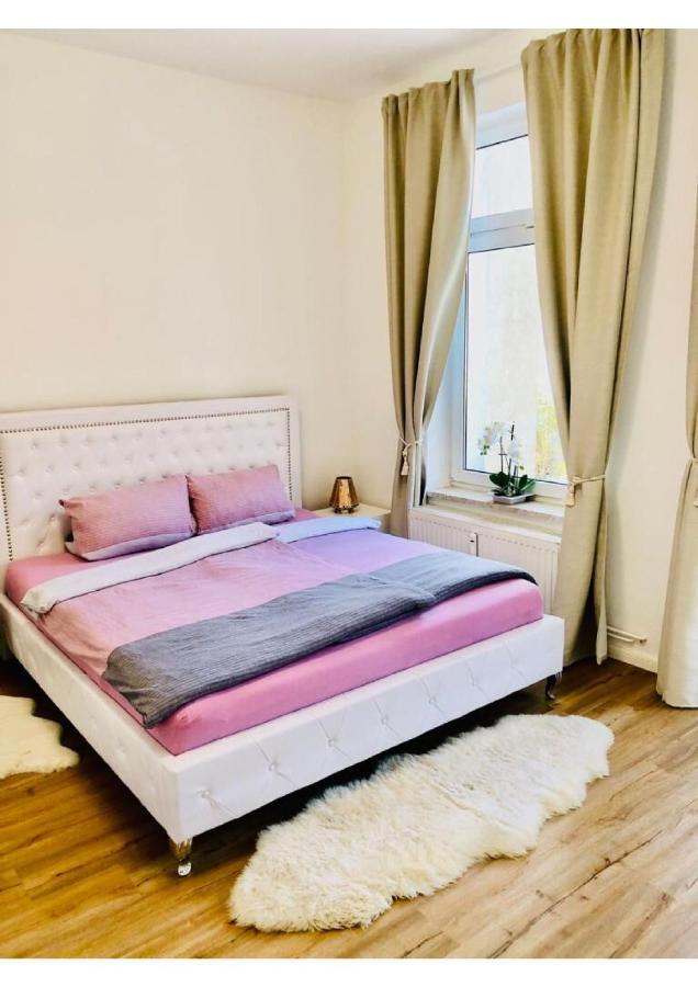 Attraktive Wohnung Mit Balkon Zum Gruenen Hinterhof Schwerin  Exteriér fotografie
